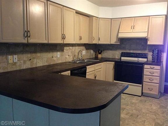2nd image of 2118 Deerwood Dr