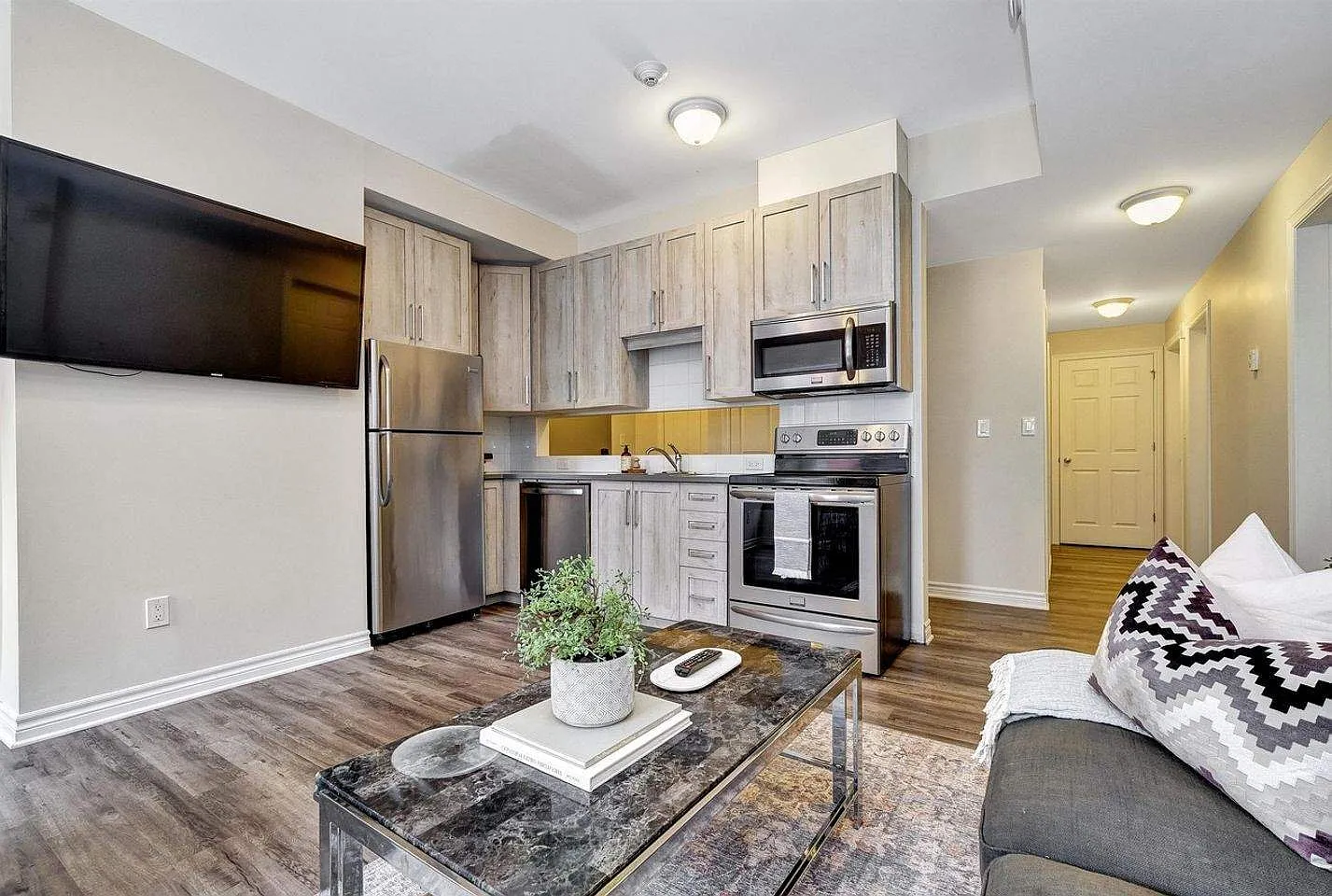 84 Russell Avenue — Photo 1