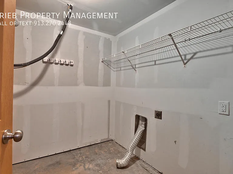 803 Woodson Ct — Photo 10