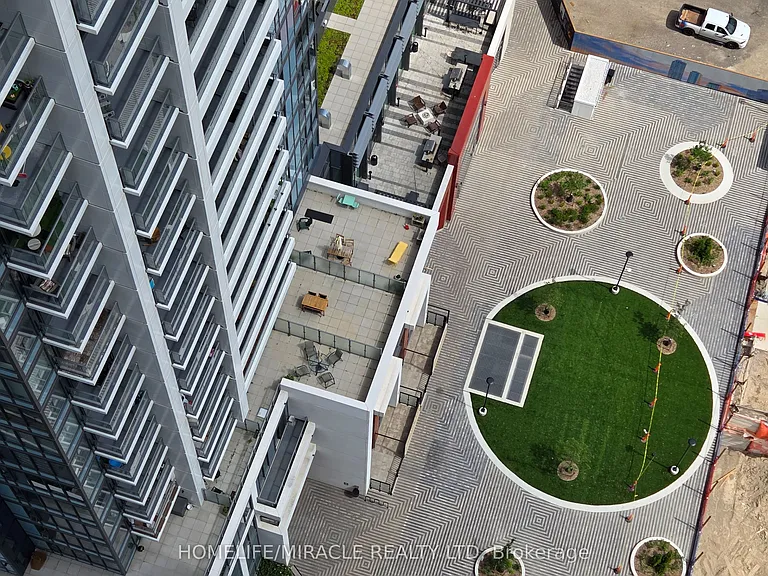 25 Wellington St S #3008 — Photo 28