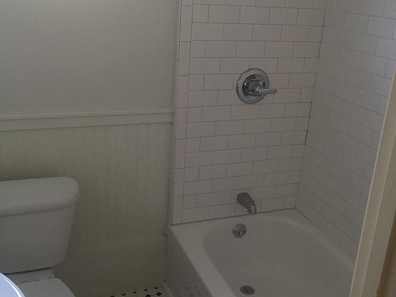 5th image of 1428 Joliet St #B