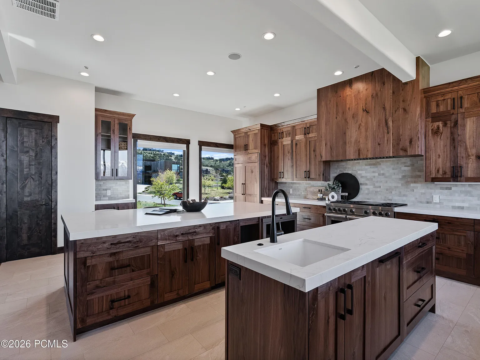 4 bed, 5.0 bath, 6400 sqft, $15,000 — Photo 3