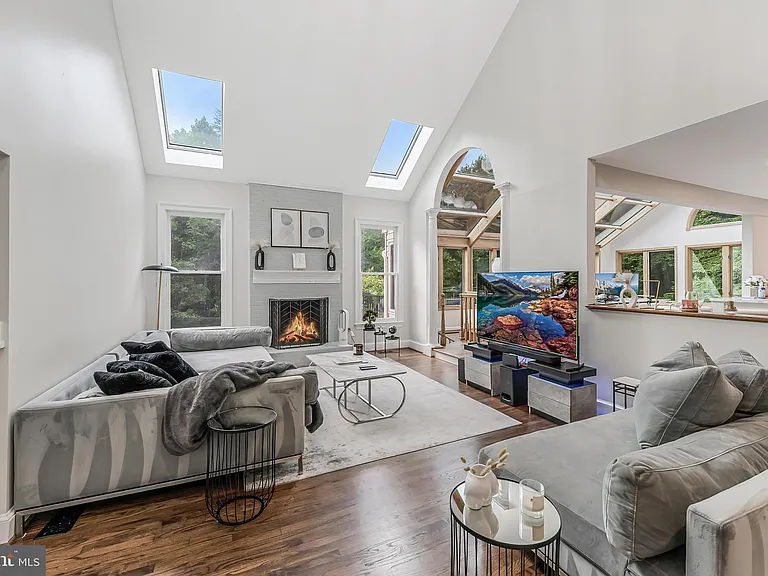 8424 Holly Leaf Dr — Photo 6