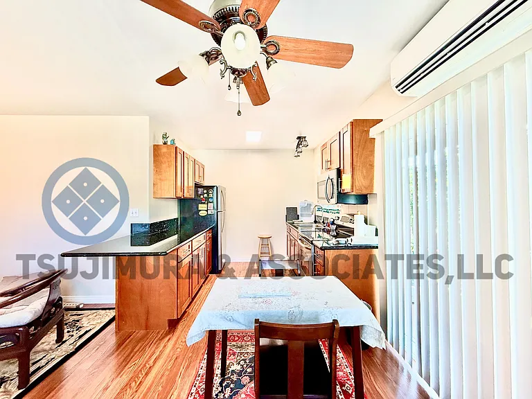 2323 E Manoa Rd — Photo 4