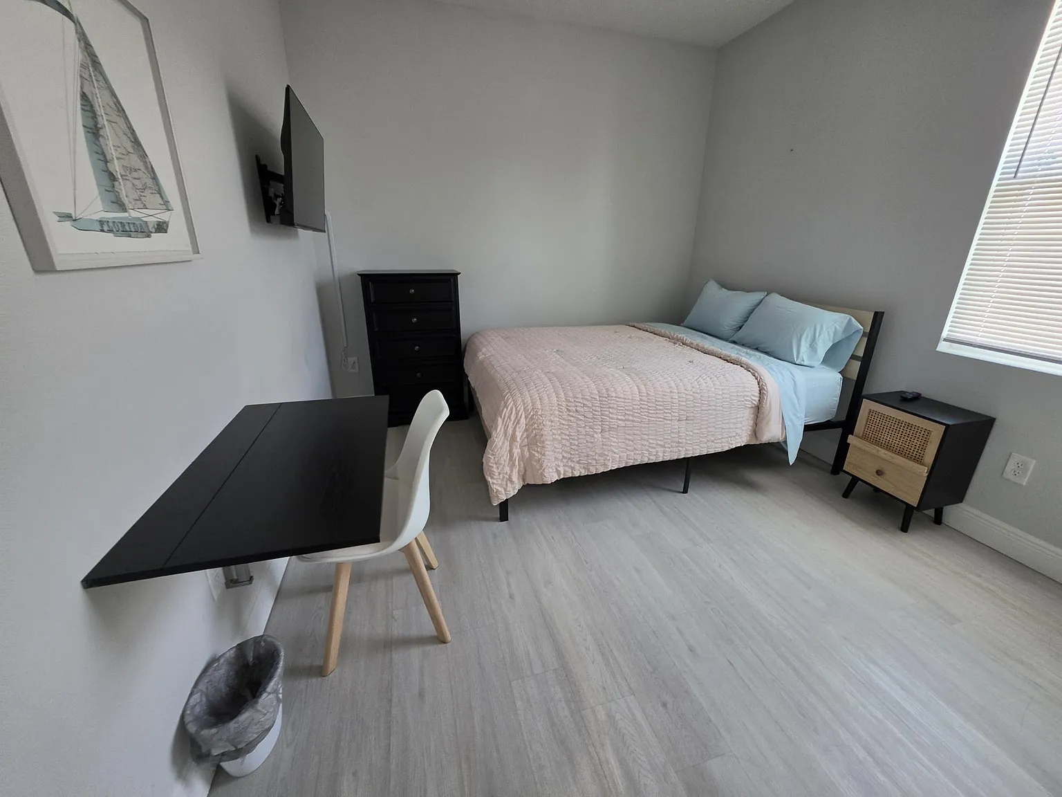 4 bed, 2.0 bath, 1636 sqft, $797 — Photo 2