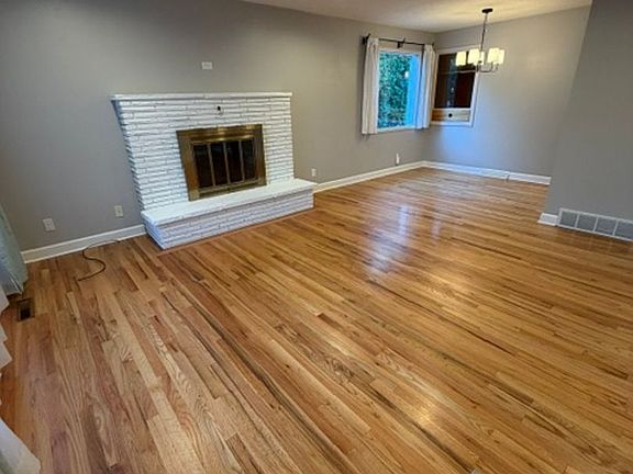 2nd image of 609 W Barnes Rd