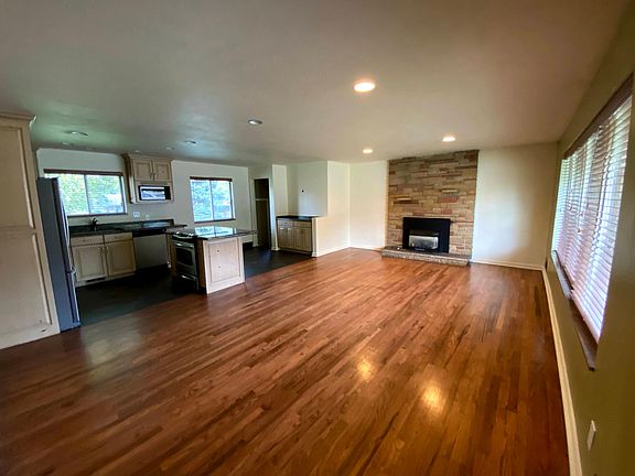 2nd image of 1803 E Meadow Dr