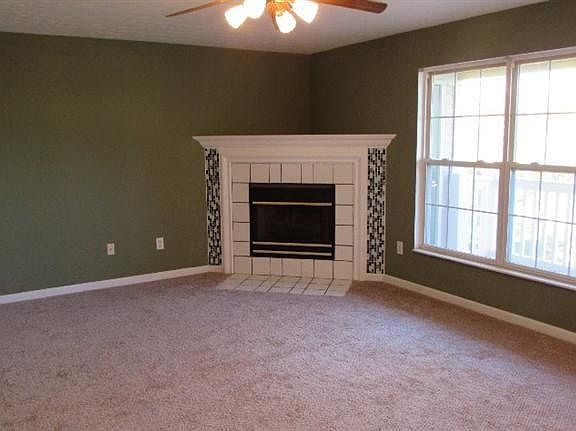 5th image of 1525 Commons Dr