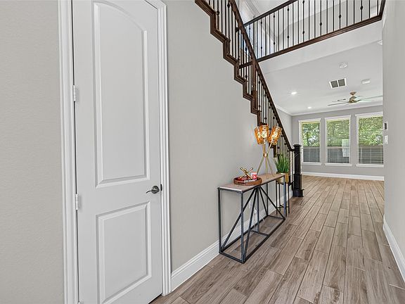 5th image of 51 Banbury Ct