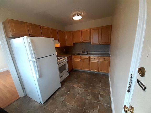 3rd image of 218 Waterman St #302A