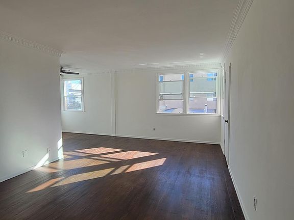 3rd image of 946 N Hudson Ave