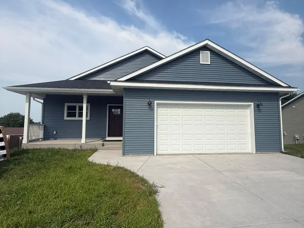 206 Blackhawk Dr, Woodville, WI 54028