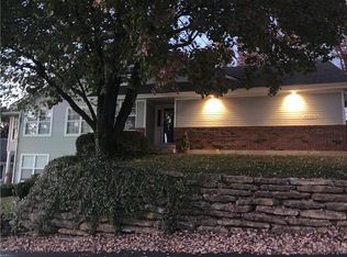 2828 S Viro Ave, Independence, MO 64057
