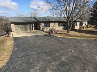 14025 N Cascade Rd, Dubuque, IA 52003