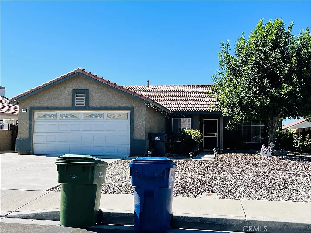 4 bed, 1521 sqft, $2,500 — Photo 1