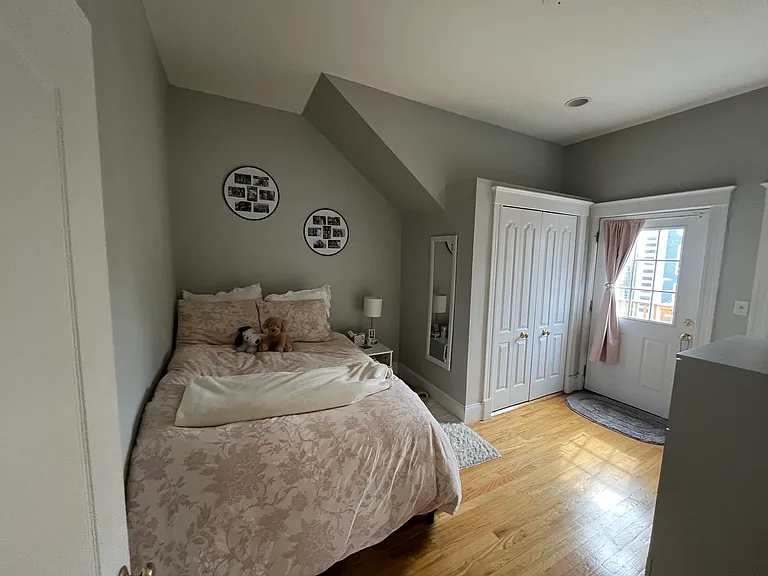 219 W 2nd St #2 — Photo 32