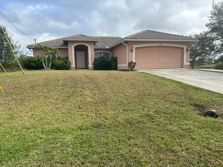 2335 SW 5th Pl — Photo 1
