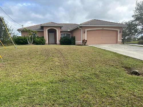 2335 SW 5th Pl Photo 1