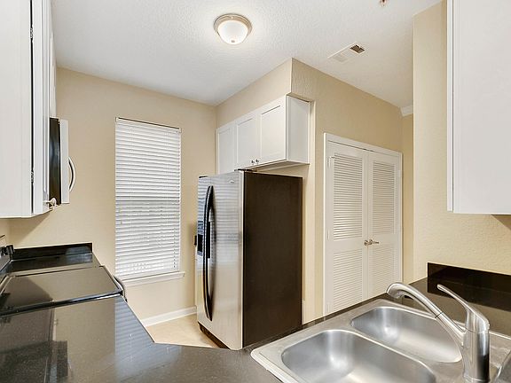 3rd image of 8539 GATE Parkway W #222