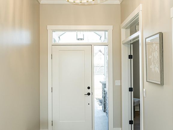 4th image of 2656 Bentley Dr SW