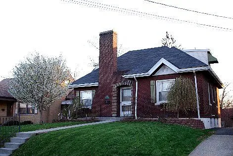 211 Bartlett Ave photo 1