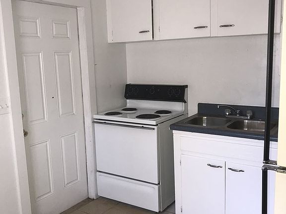 3rd image of 1717 Grove St S