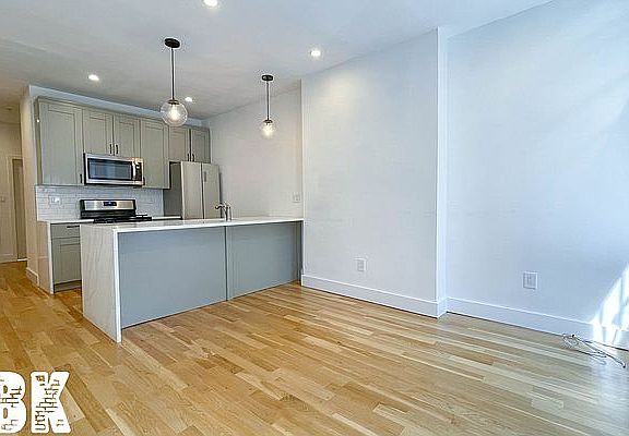 3rd image of 335 Marion St #1D