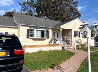67 Merritt St, Lindenhurst, NY 11757