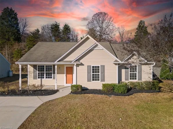 272 Konnoak Village Cir, Winston Salem, NC 27127