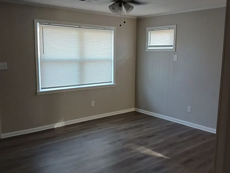 1933 S Eason Blvd — Photo 24