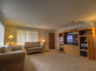 8995 Palmetto Ave, Fontana, CA 92335