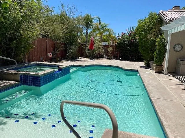4 bed, 1896 sqft, $5,200 — Photo 2
