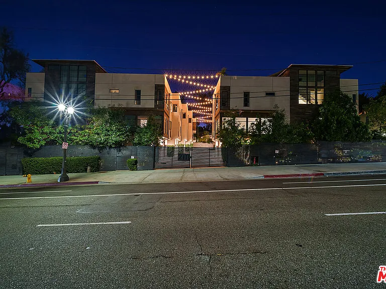 2111 N Cahuenga Blvd #1 — Photo 44