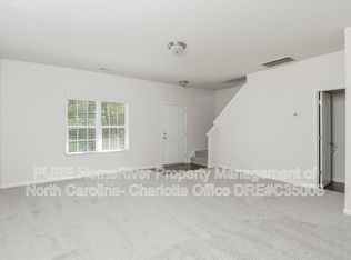 6008 Vista Woods Ln, Charlotte, NC 28215
