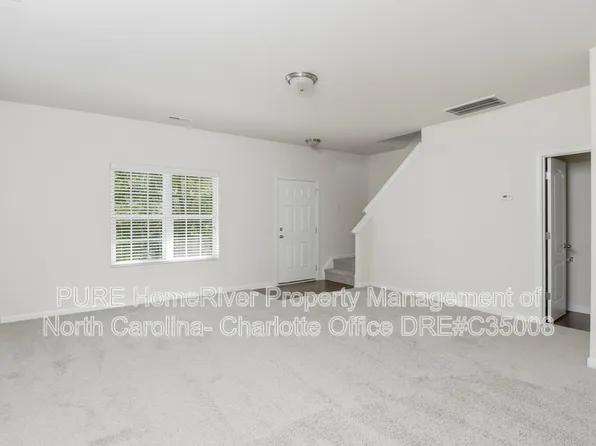 6008 Vista Woods Ln, Charlotte, NC 28215
