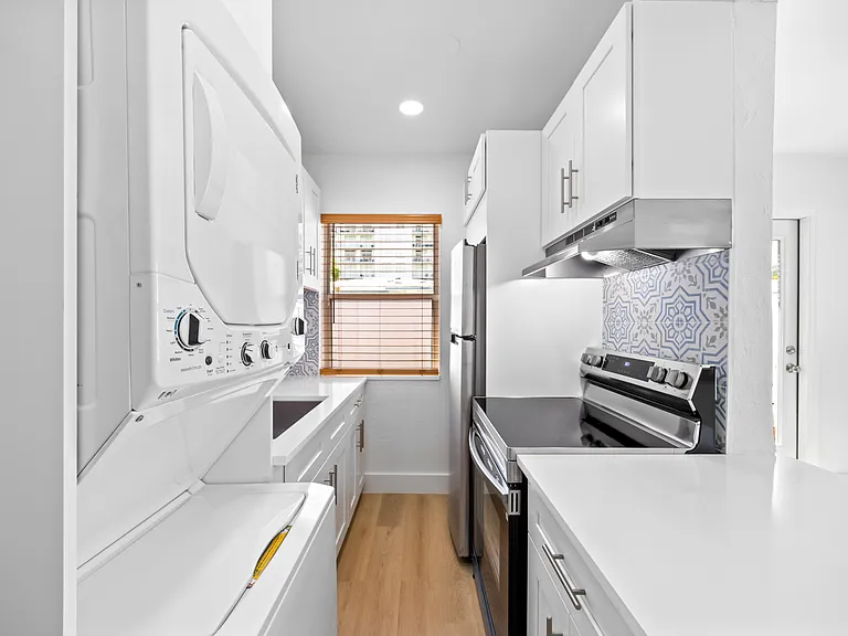 412 SE 16th St #6A — Photo 3