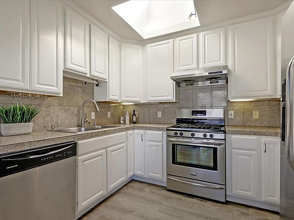 5th image of 126 Byxbee St