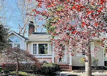 75 Cliff Rd E Photo 1