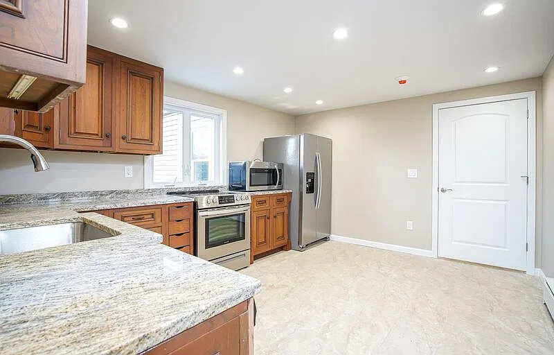 2 bed, 1.0 bath, $1,800 — Photo 4