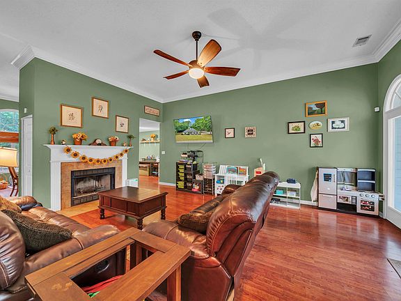 5th image of 216 Shane Cir