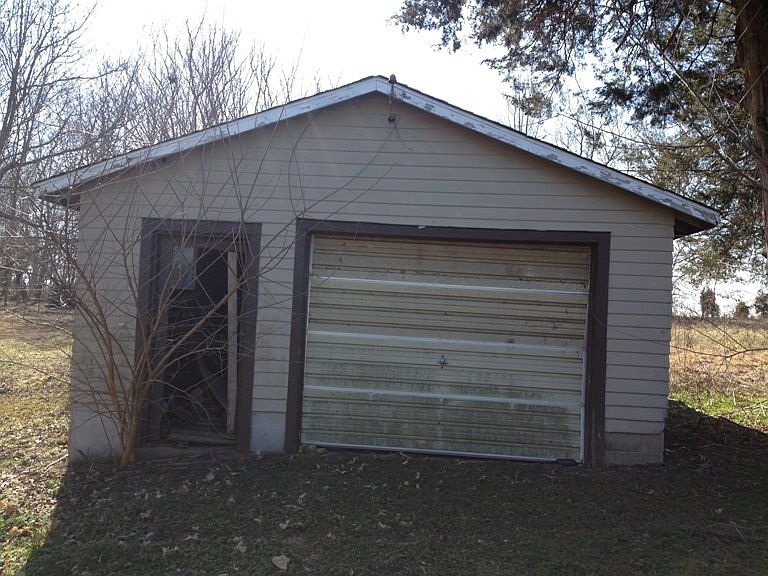 2nd image of 200 E Main St