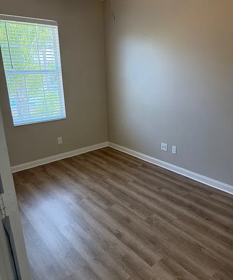 1547 Napoli Dr — Photo 24