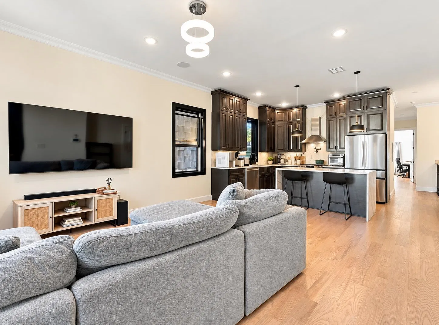 3 bed, 3.0 bath, $6,000 — Photo 3