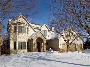 1400 Interlachen Cir, Woodbury, MN 55125