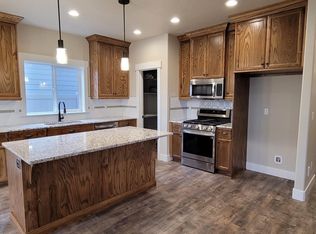 11066 White Oak Dr, Caldwell, ID 83607