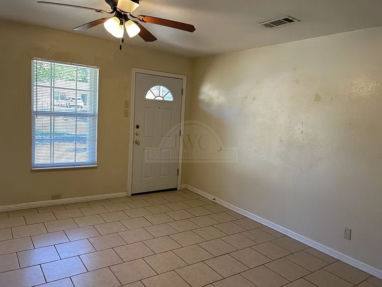 1608 Duncan Ave — Photo 6
