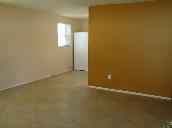 5570 61st St N #A, Saint Petersburg, FL 33709