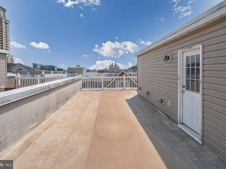 1236 Harbor Island Walk — Photo 43
