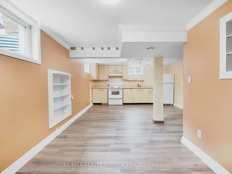 185 Burlington St #BASEMENT — Photo 6