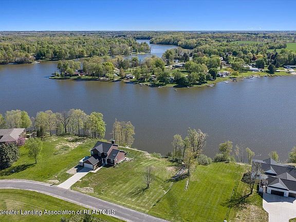 4th image of 448 S Lakeside Dr
